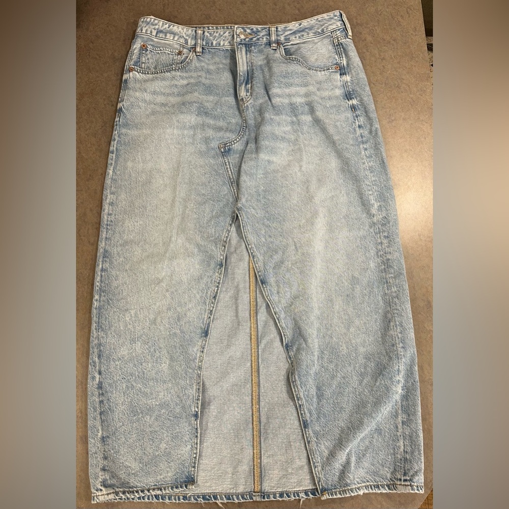 American Eagle Low-Rise Maxi Skirt